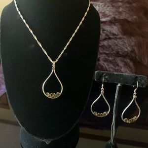 Pendent and Earrings set. (Chain is not included)